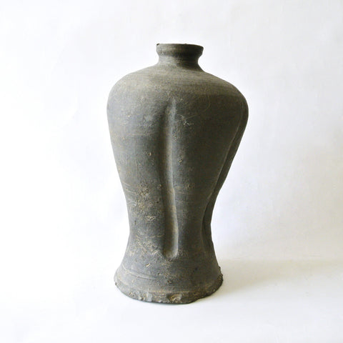 Ash-Glazed Maebyong Vase with Five Lobes from Shilla Dynasty