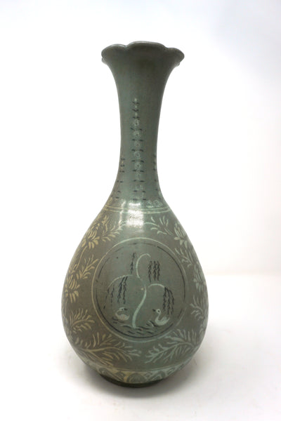 Koryo Style Celadon Bottle Vase with Inlaid Willow Design
