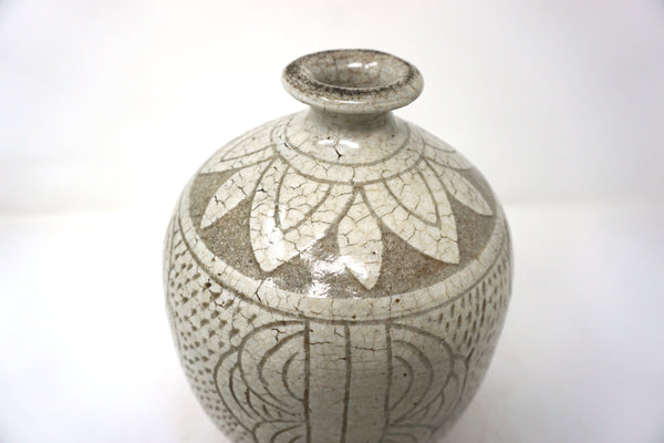 Chosun Dynasty Bunchung Bottle Vase with Engraved Designs