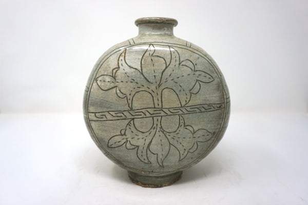 Bunchung Flat Bottle are with Abstract Design