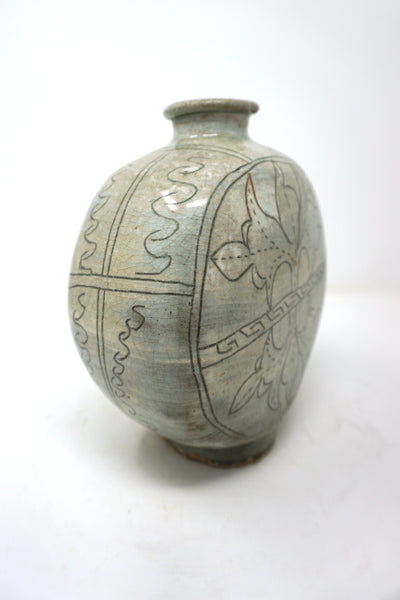 Bunchung Flat Bottle are with Abstract Design