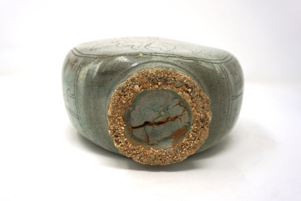 Bunchung Flat Bottle are with Abstract Design