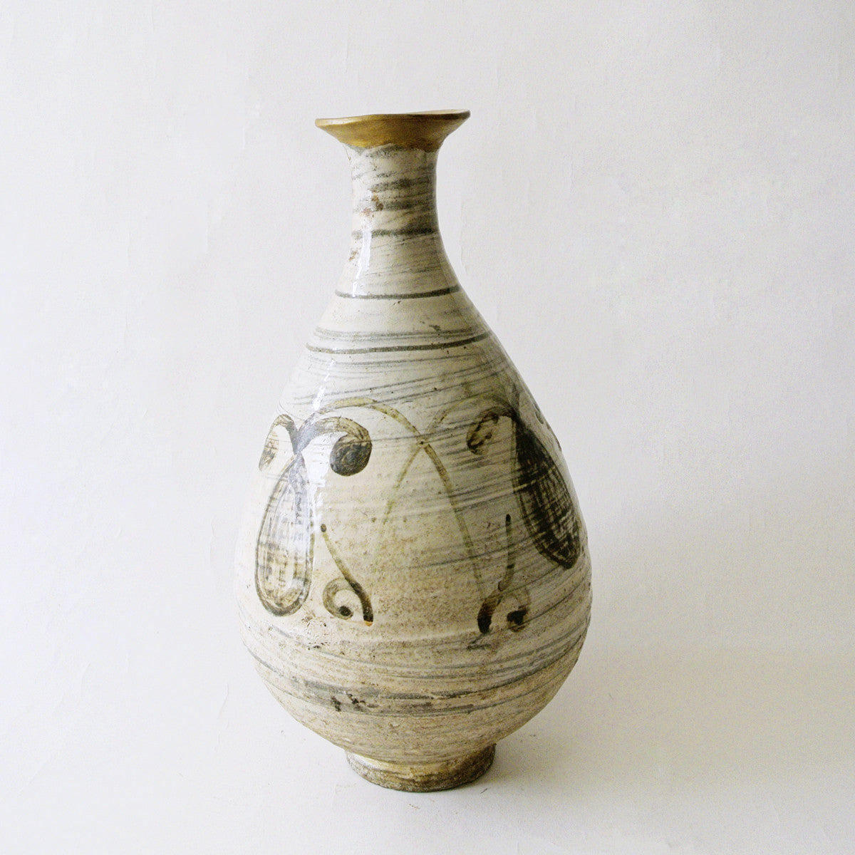 White Vase with Iron Glazed Design Bunchung 16c. from Chosun