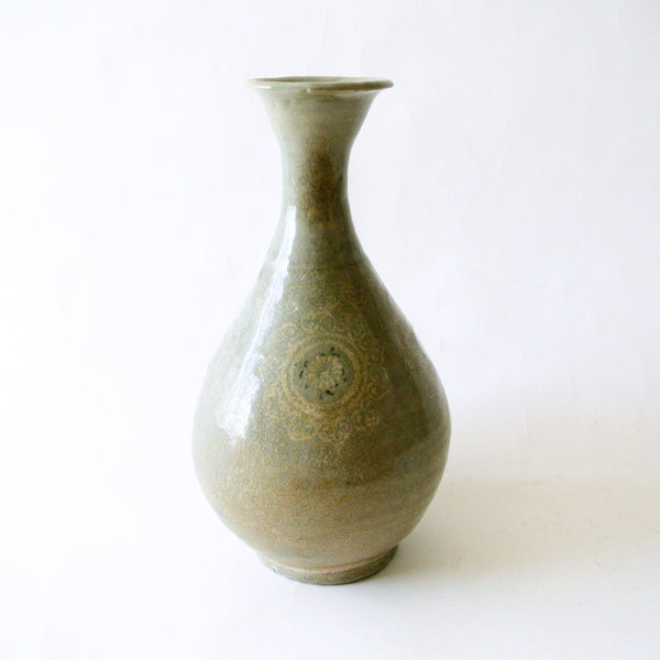 Rare Pear-shaped Celadon Bottle with Black and White Inlaid Design from Koryo Period