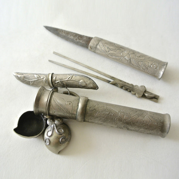 Korean "Eunjangdo" Dagger with Floral Design and Four Pendants
